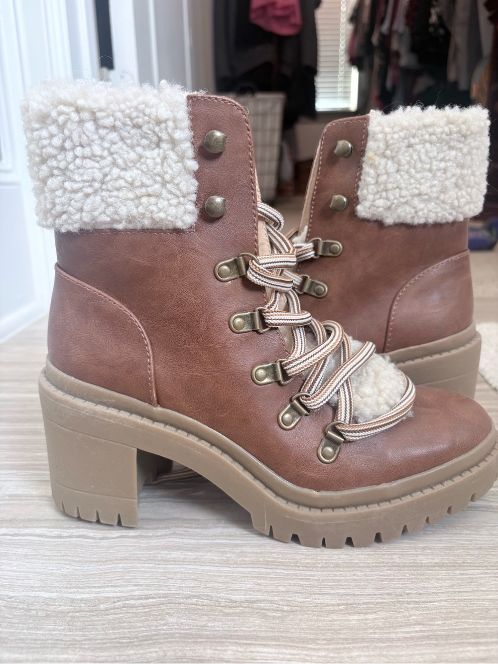 NWT Universal Thread Aubrie Chunky Heel Sherpa Combat Boots Cognac Brown Size 8 - Picture 4 of 12